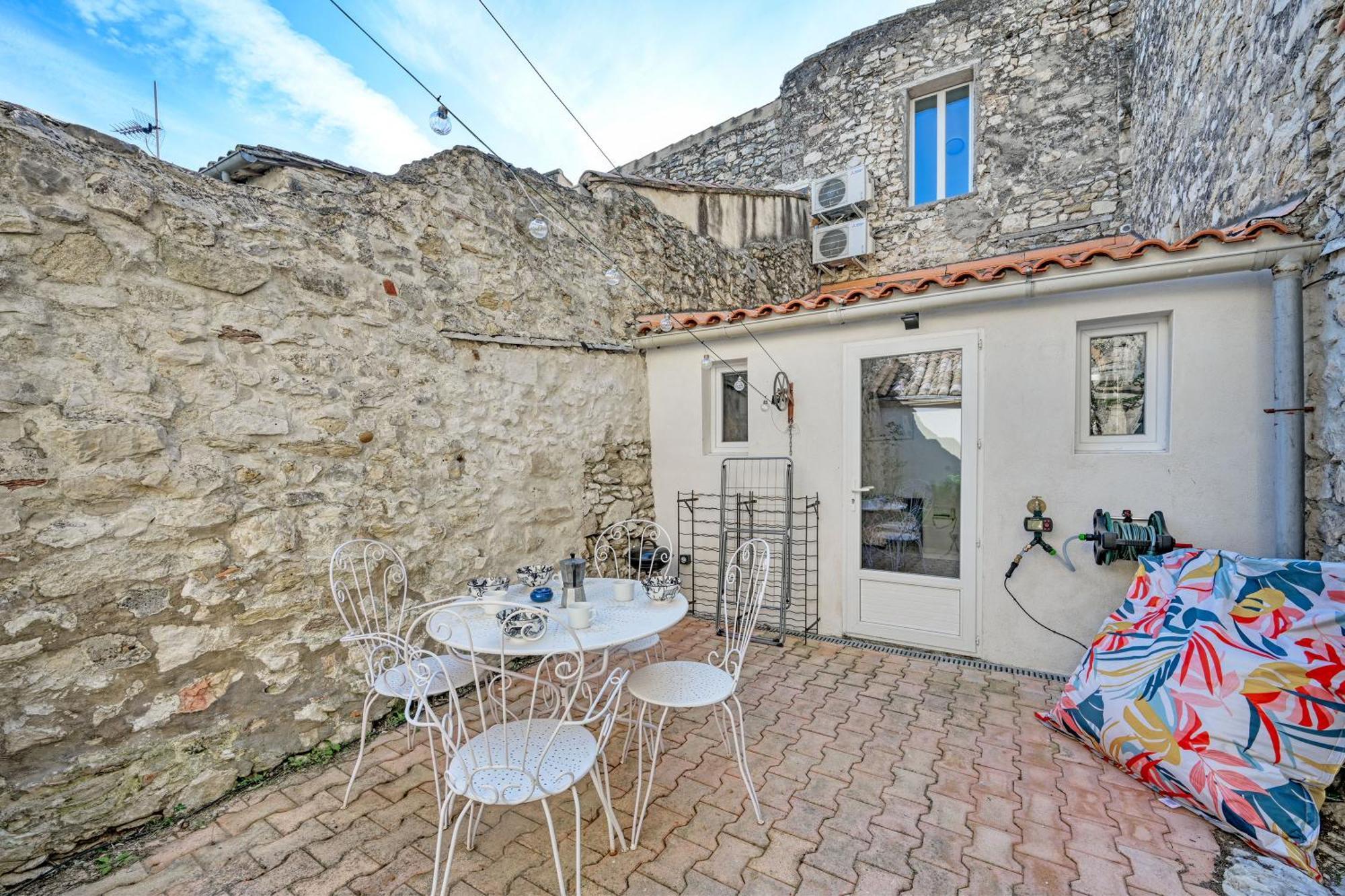 La Cigale - Vieux Village - Charmante Maisonnette Climatisee Avec Jardin ヴィルヌーヴ・レ・ザヴィニョン エクステリア 写真